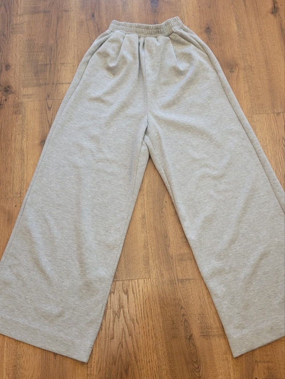 FREEMARKET Womens Wide-Leg Sweatpants in Light Gray